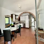 La Casa Di Giulia With Air Conditioning, Wifi And Private Parking Daire *