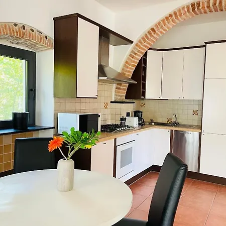 La Casa Di Giulia With Air Conditioning, Wifi And Private Parking Apartamento